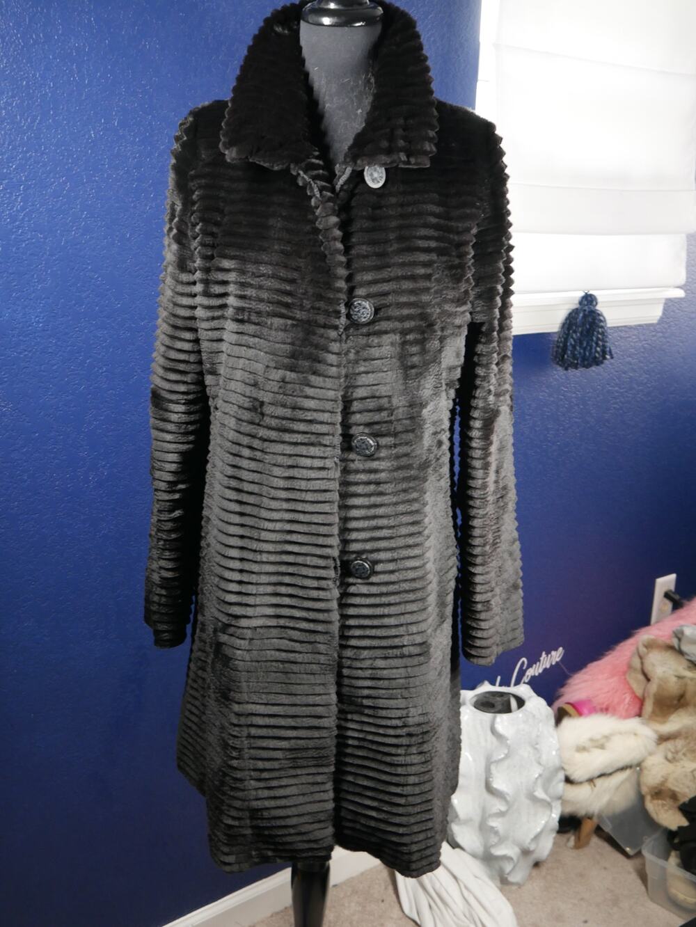 Gorgeous lightweight grooved sheared female mink fur coat jacket